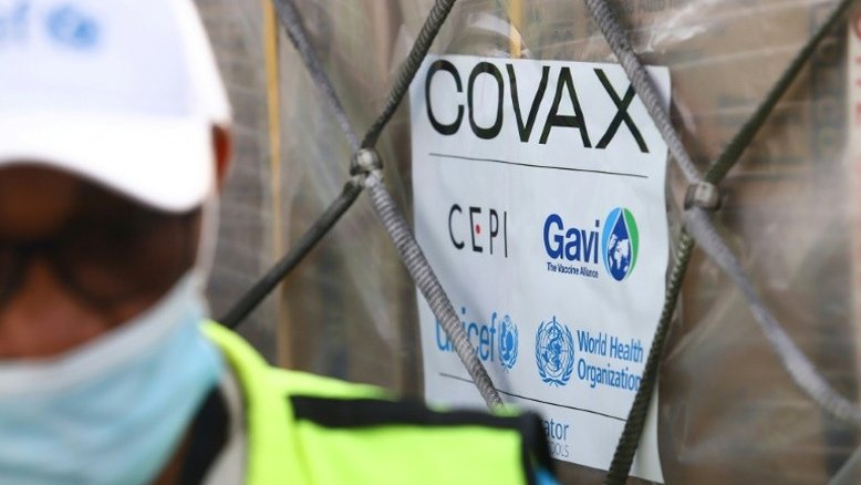 Gana recebe primeira injeção gratuita do Covax em meio a batalha mundial pelas doses