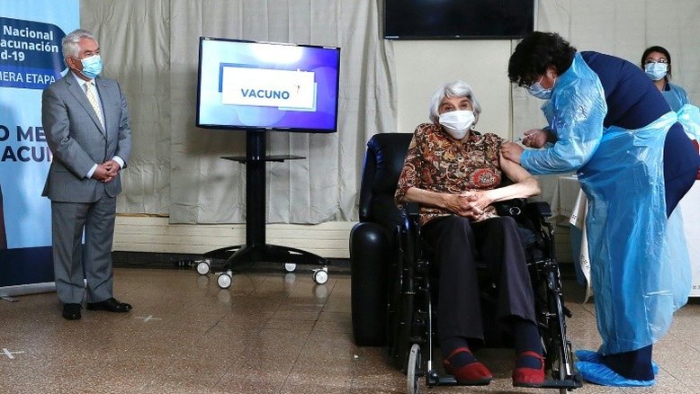 Chile volta a confinar nove municípios de Santiago após alta nos casos de covid