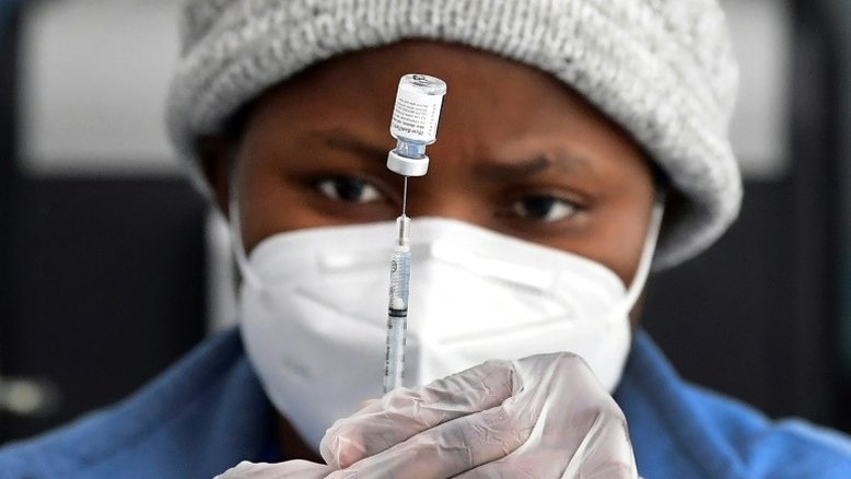 EUA supera as 100 milhões de doses de vacinas aplicadas contra a covid-19