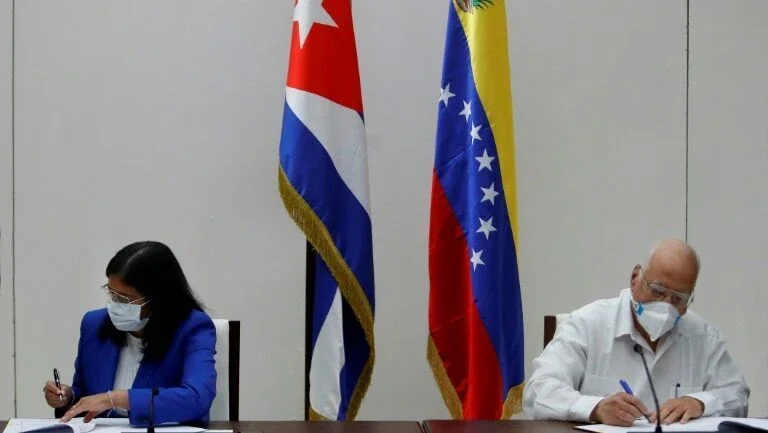 EUA acumula fracassos com Venezuela e Cuba, diz vice venezuelana