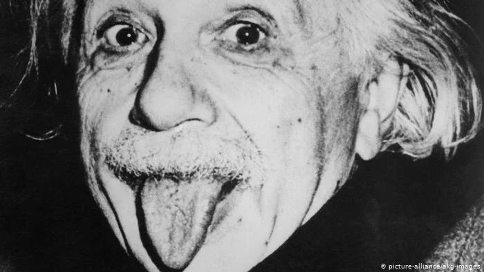 Por que Albert Einstein mostrou a língua para o mundo?