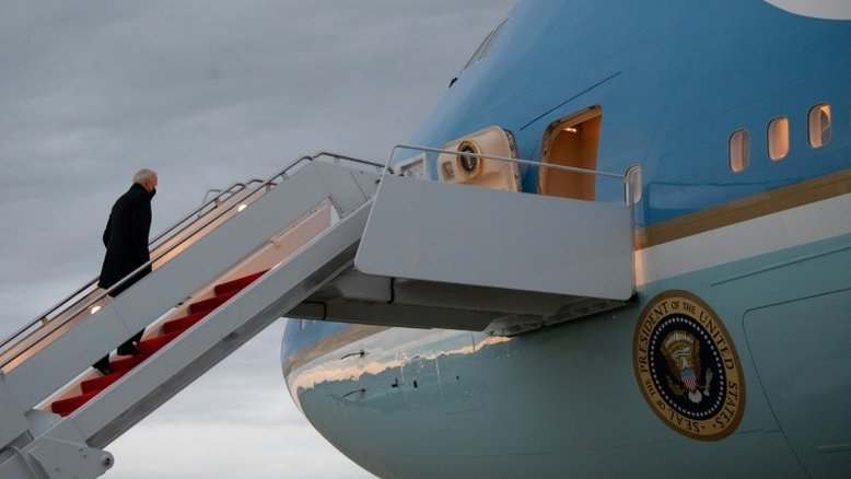 Intruso passeia por base onde avião presidencial americano é mantido