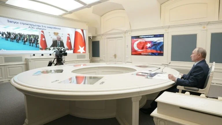 Erdogan e Putin destacam avanço de projeto de central nuclear russa na Turquia