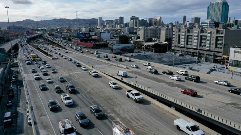 EUA analisa imposto aos motoristas para destinar fundos à infraestrutura