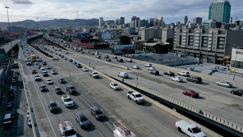 EUA analisa imposto aos motoristas para destinar fundos à infraestrutura