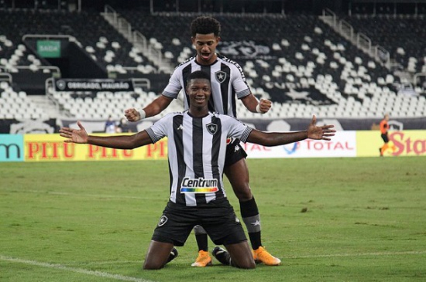 Matheus Babi afirma que Botafogo está ficando com estilo de Chamusca: 'Fui feliz nas finalizações'