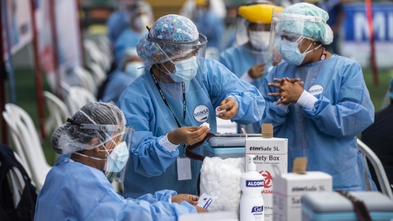 Após 'Vacinagate', nova controvérsia no Peru por doses chinesas contra covid-19