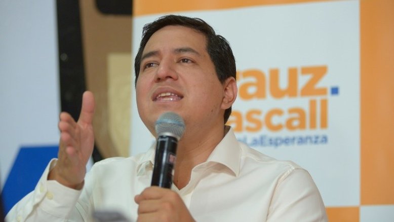 Em crise, Equador inicia campanha presidencial à sombra de Correa