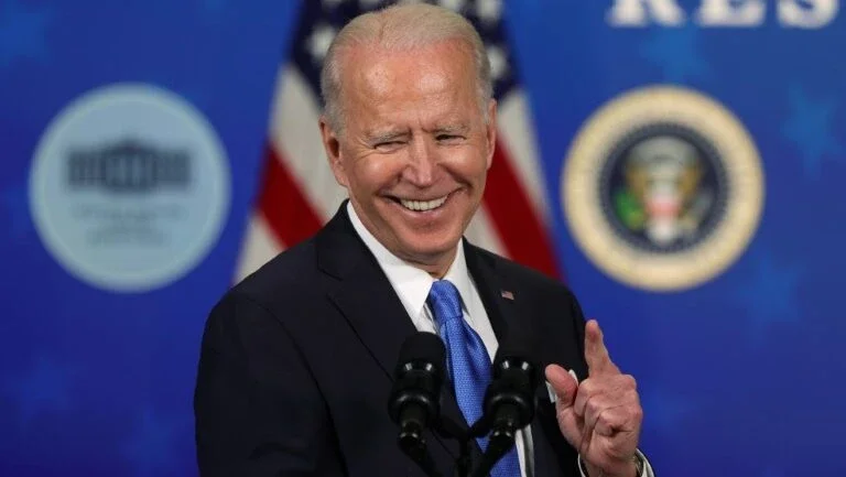Biden celebra plano de estímulo e vê 