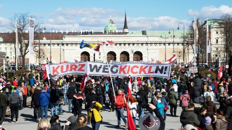 Milhares protestam em Viena contra restrições anticovid