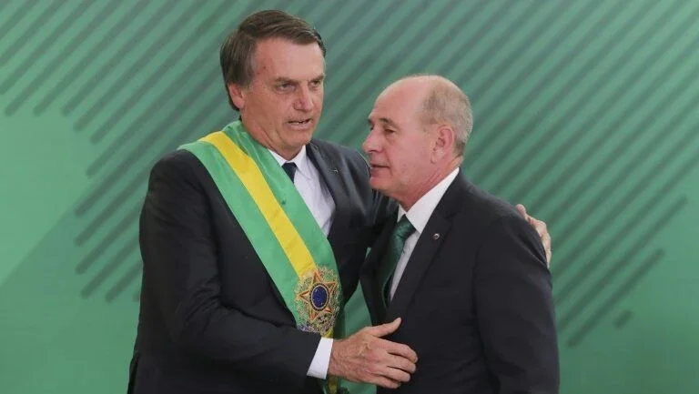 Bolsonaro promove reforma ministerial sob pressão da pandemia