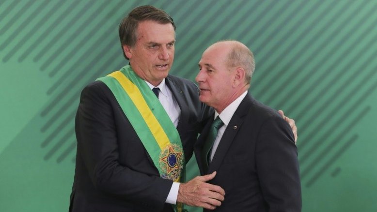 Bolsonaro promove reforma ministerial sob pressão da pandemia