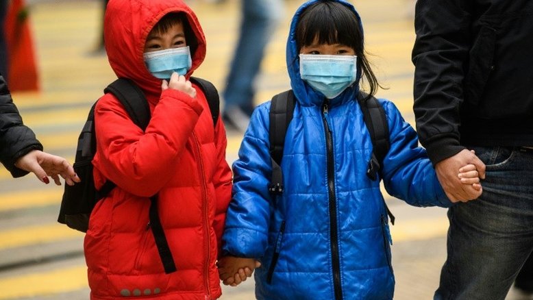 Hong Kong justifica que se amarre crianças à cama na quarentena por covid-19