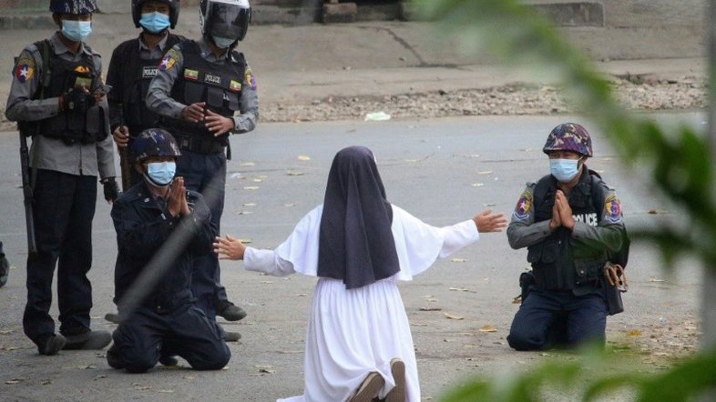 Freiras de Mianmar enfrentam a junta militar