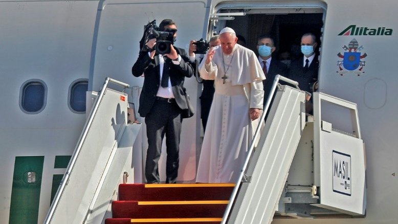 Papa retorna a Roma após viagem histórica ao Iraque