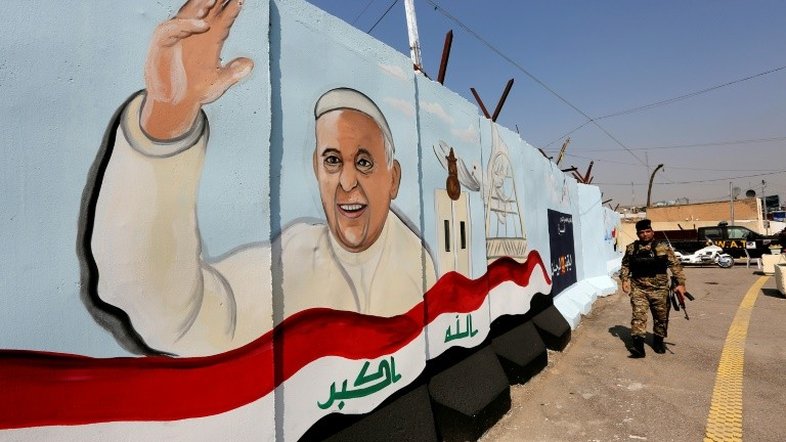 Papa Francisco mantém viagem ao Iraque apesar de ataque com foguetes contra base