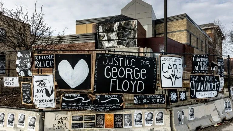 Família de George Floyd fecha acordo para receber US$ 27 milhões de indenização