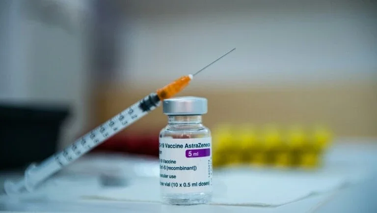 Anvisa aprova registro definitivo da vacina de Oxford/AstraZeneca