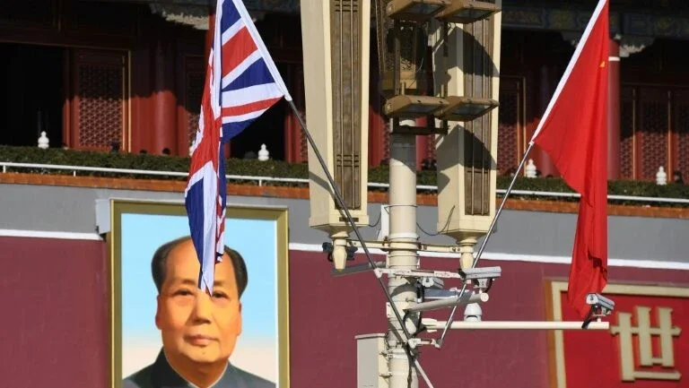 China critica embaixadora britânica em Pequim após artigo de imprensa