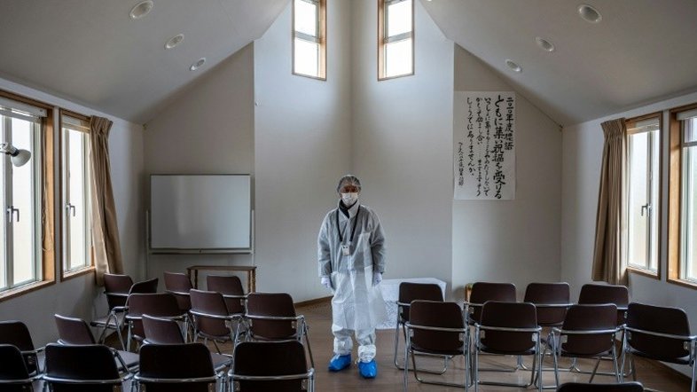 Reverendo de Fukushima reza pelo retorno de igreja atingida pela radiação