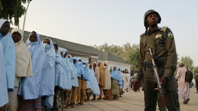 Nigéria anuncia liberação de 279 adolescentes sequestradas na semana passada