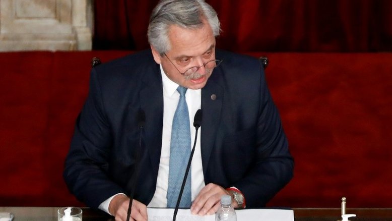 Governo argentino destitui ministra em meio a fortes críticas à Justiça
