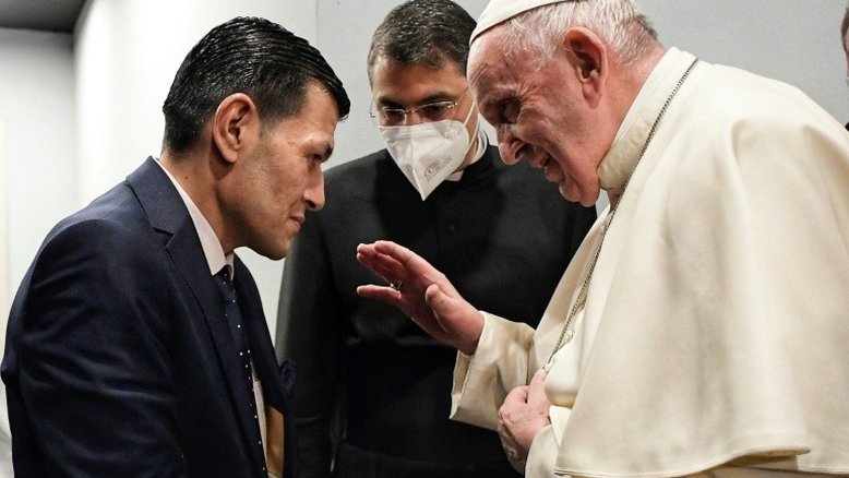 Papa se encontrou com o pai do menino migrante Alan Kurdi