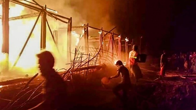 Milhares de rohingyas fogem de incêndio em campo de refugiados em Bangladesh