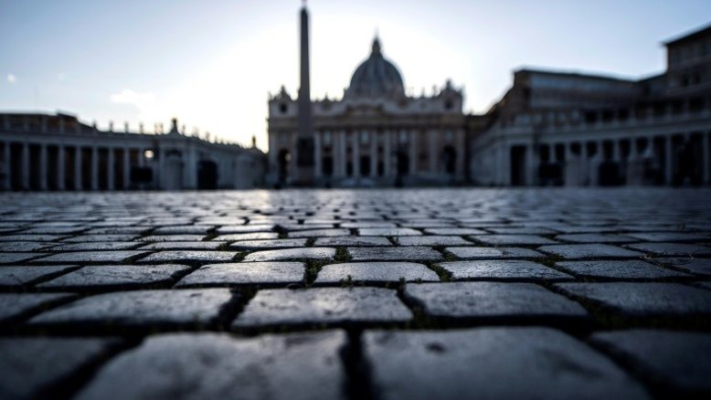 Vítima de abuso sexual descreve em julgamento no Vaticano agressões sofridas