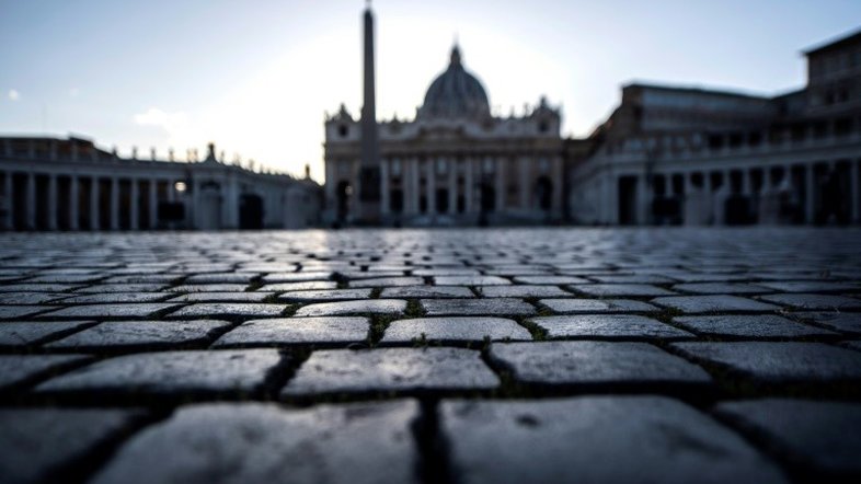 Vítima de abuso sexual descreve em julgamento no Vaticano agressões sofridas