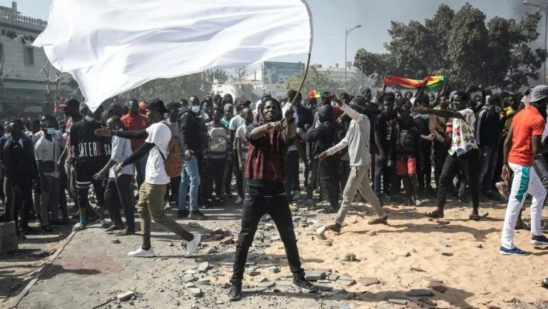 Senegal decreta luto nacional por mortes em protestos recentes