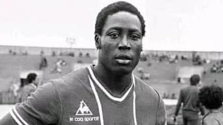 Conheça a história do ex-jogador do PSG que está há 39 anos em coma após cirurgia no joelho