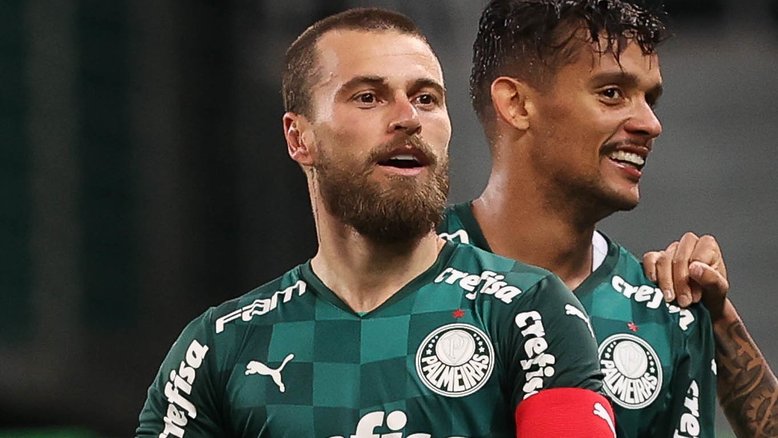 Lucas Lima, do Palmeiras, faz harmonização facial e surge irreconhecível