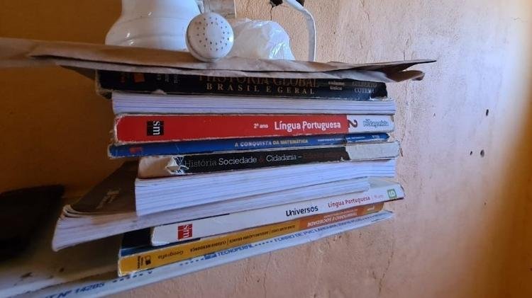 MG: Resgatados de regime escravo em carvoaria usavam livros como papel higiênico 2 MG: Resgatados de regime escravo em carvoaria usavam livros como papel higiênico