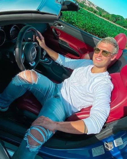 Jovem youtuber com patrimônio milionário tem coleção de carros de luxo; veja as fotos