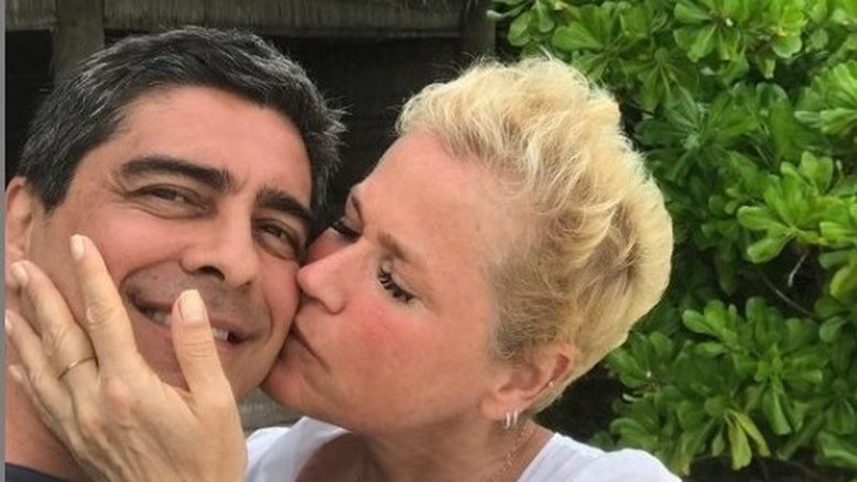 Xuxa sobre primeira vez com Junno Andrade: 'Ele bate pesado'