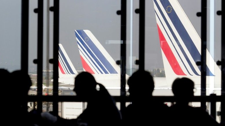 UE avalia aceitar viajantes vacinados contra Covid