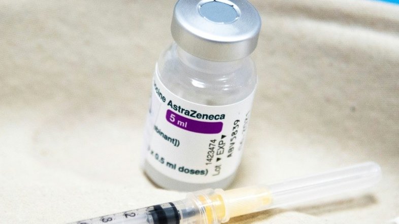 Canadá anuncia primeira morte de pessoa vacinada com AstraZeneca no país