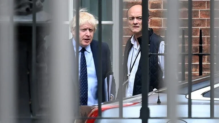 Boris Johnson pressionado após acusações de ex-colaborador