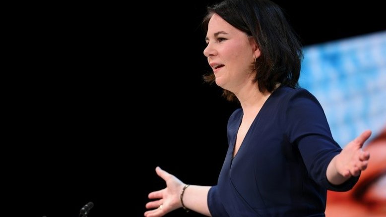 Verdes da Alemanha indicam Annalena Baerbock para suceder Merkel