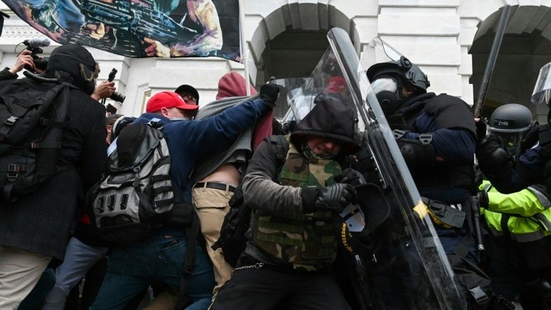 Informe critica polícia no episódio da invasão ao Capitólio dos EUA