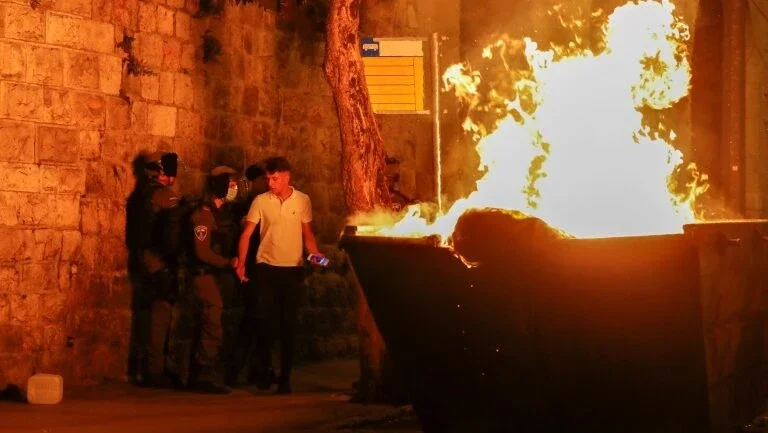 Foguetes são lançados de Gaza e confrontos são registrados em Jerusalém