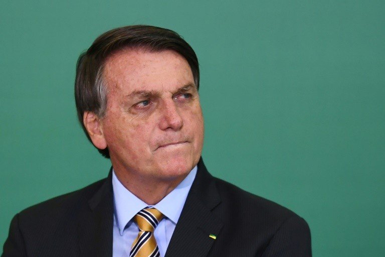 Suspeitos de serem 'fantasmas', ex-assessores de bolsonaro receberam r$ 165 mil em auxílios