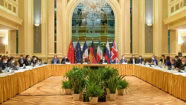 EUA avançam em discussão indireta com Irã sobre sanções que poderiam ser suspensas