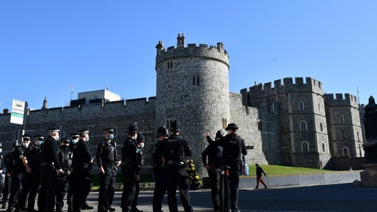 Membros da família real britânica não usarão uniformes militares no funeral de Philip