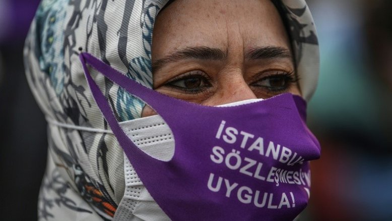 Feministas turcas divididas sobre abandono do tratado de proteção das mulheres