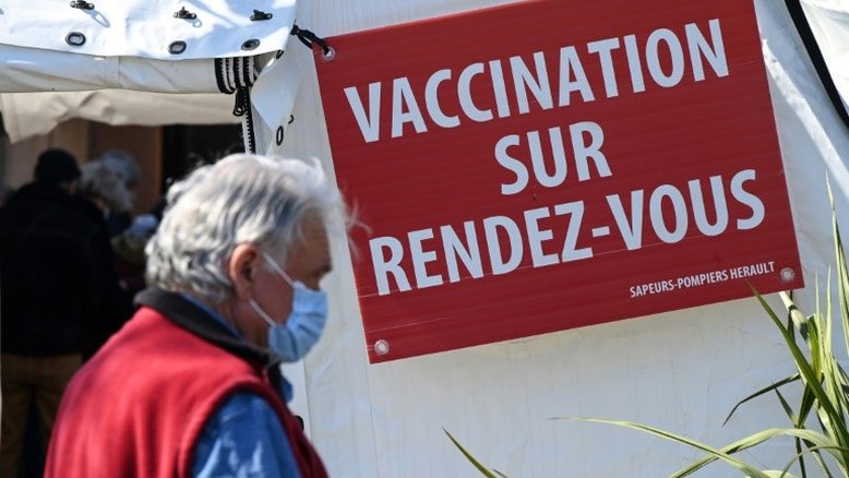 Vacinação com AstraZeneca emperra e Índia bate recorde de infecções