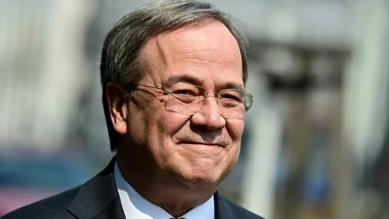 Conservadores alemães oficializam candidatura de Laschet para suceder Merkel