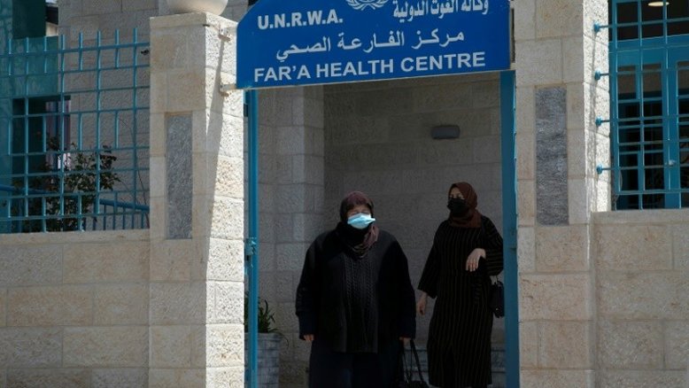 Refugiados palestinos comemoram o retorno de ajuda dos EUA