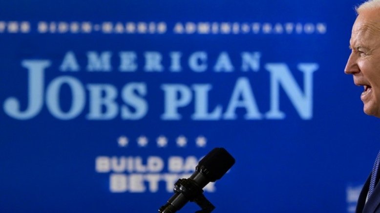 Biden aposta alto no começo do mandato, apesar da maioria frágil no Congresso